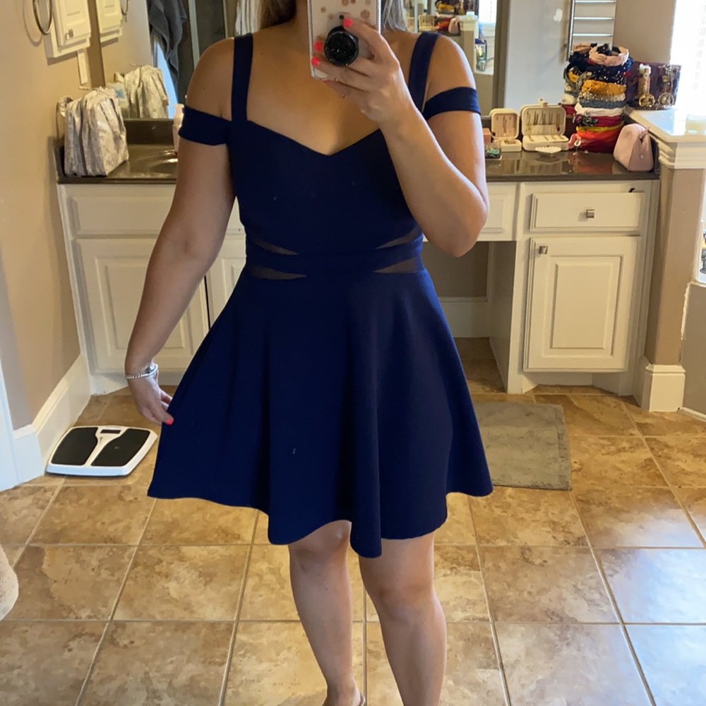 Dress - Picture 6 of 7